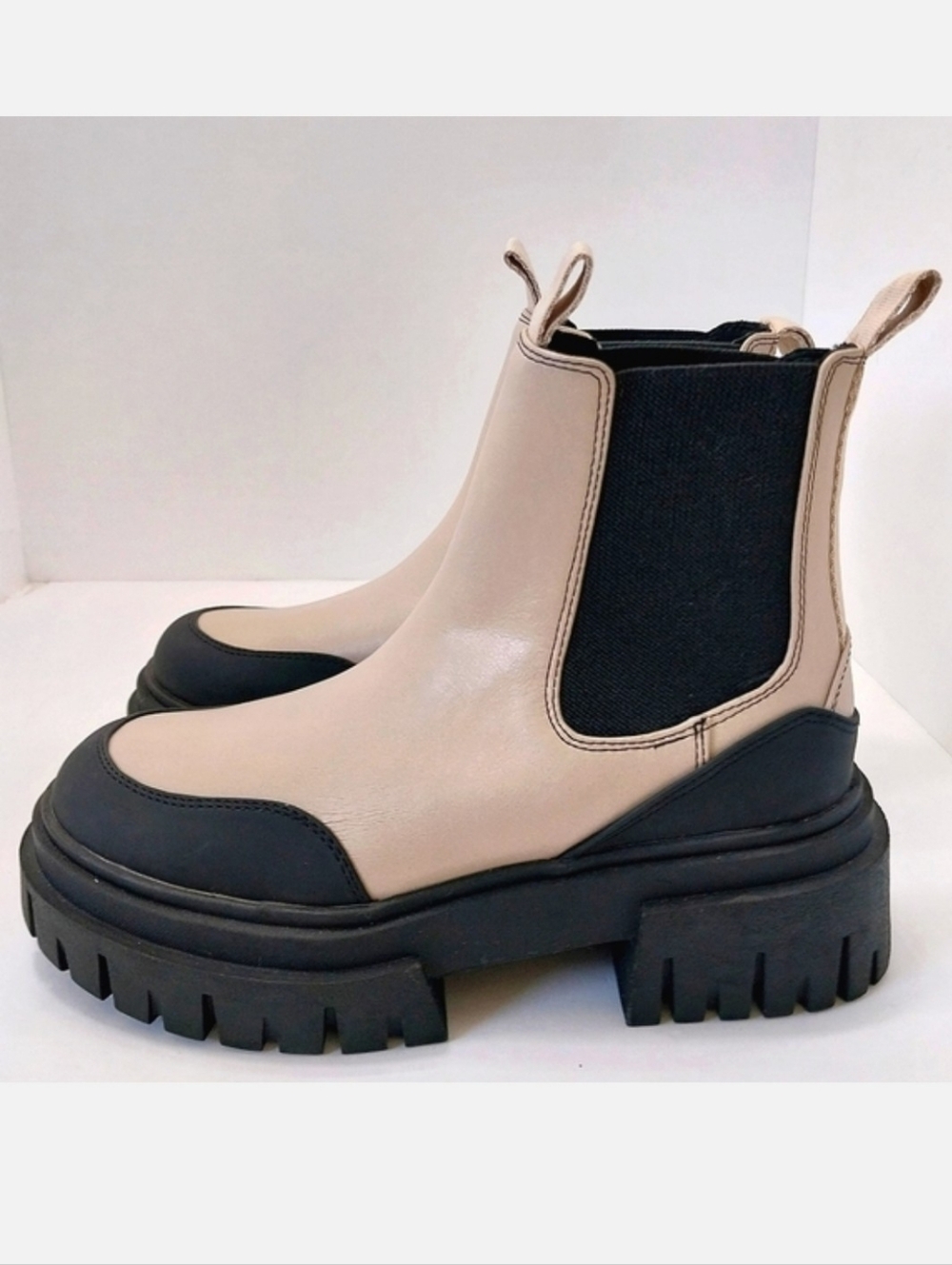 Steve Madden Nicki Chelsea Platform Boots, NEW, Size 6M